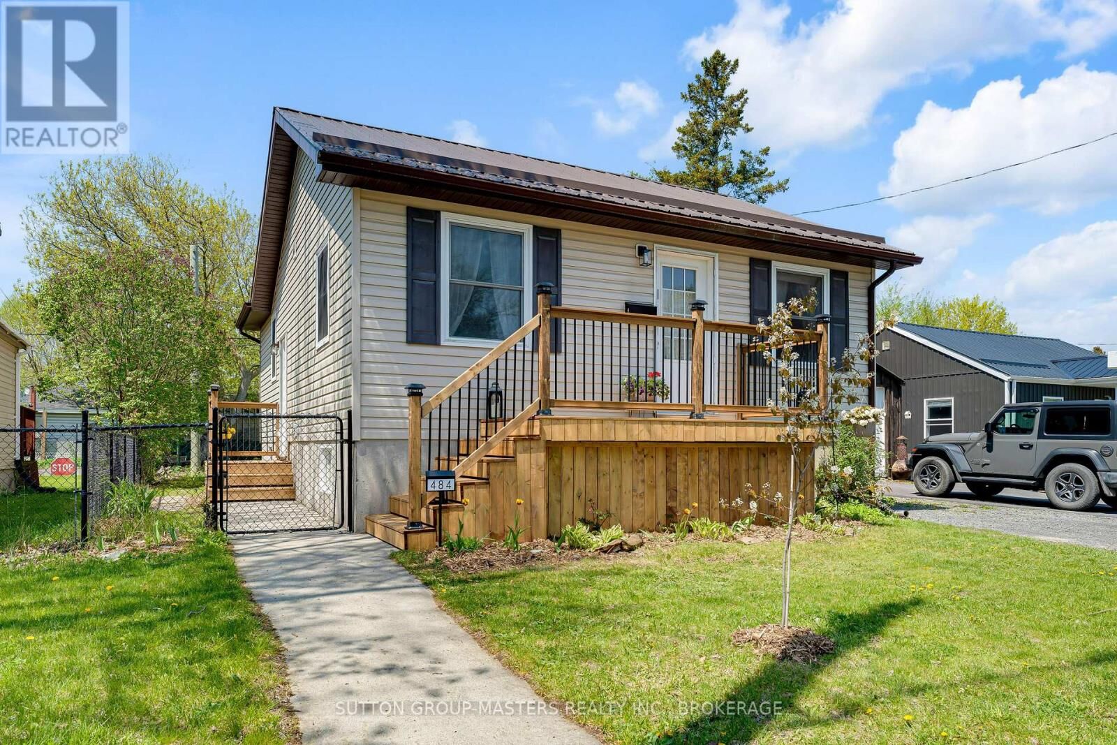 Property Photo: 484 Nelson Street ON K7K 4N5