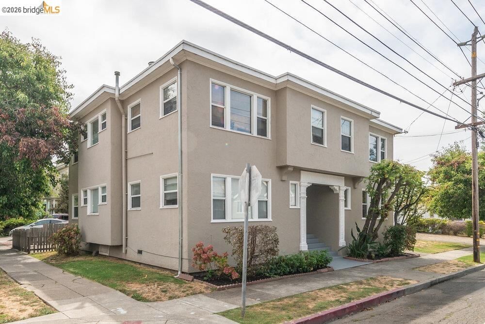 Property Photo:  707 Aileen St  CA 94609 