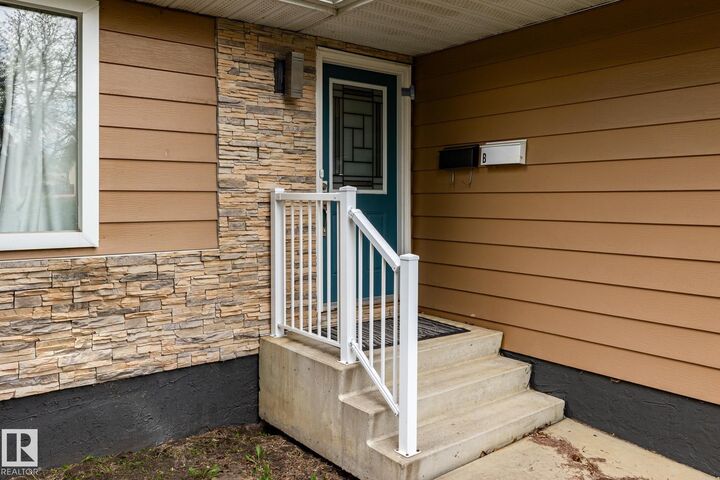 Property Photo:  3004 68 Street NW  AB T6K 1N6 