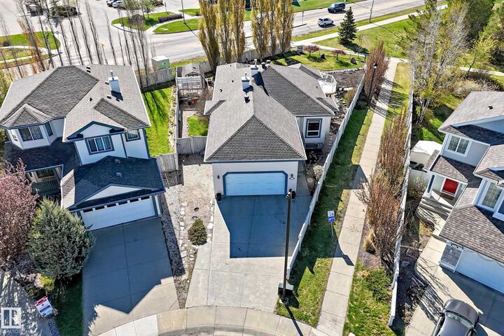 Property Photo:  576 Glenwright Crescent NW  AB T5P 4E6 