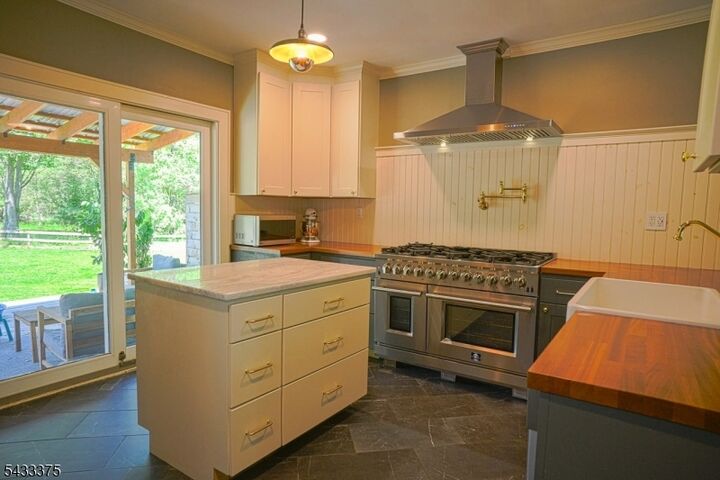 Property Photo:  535 Rt523  NJ 08889 