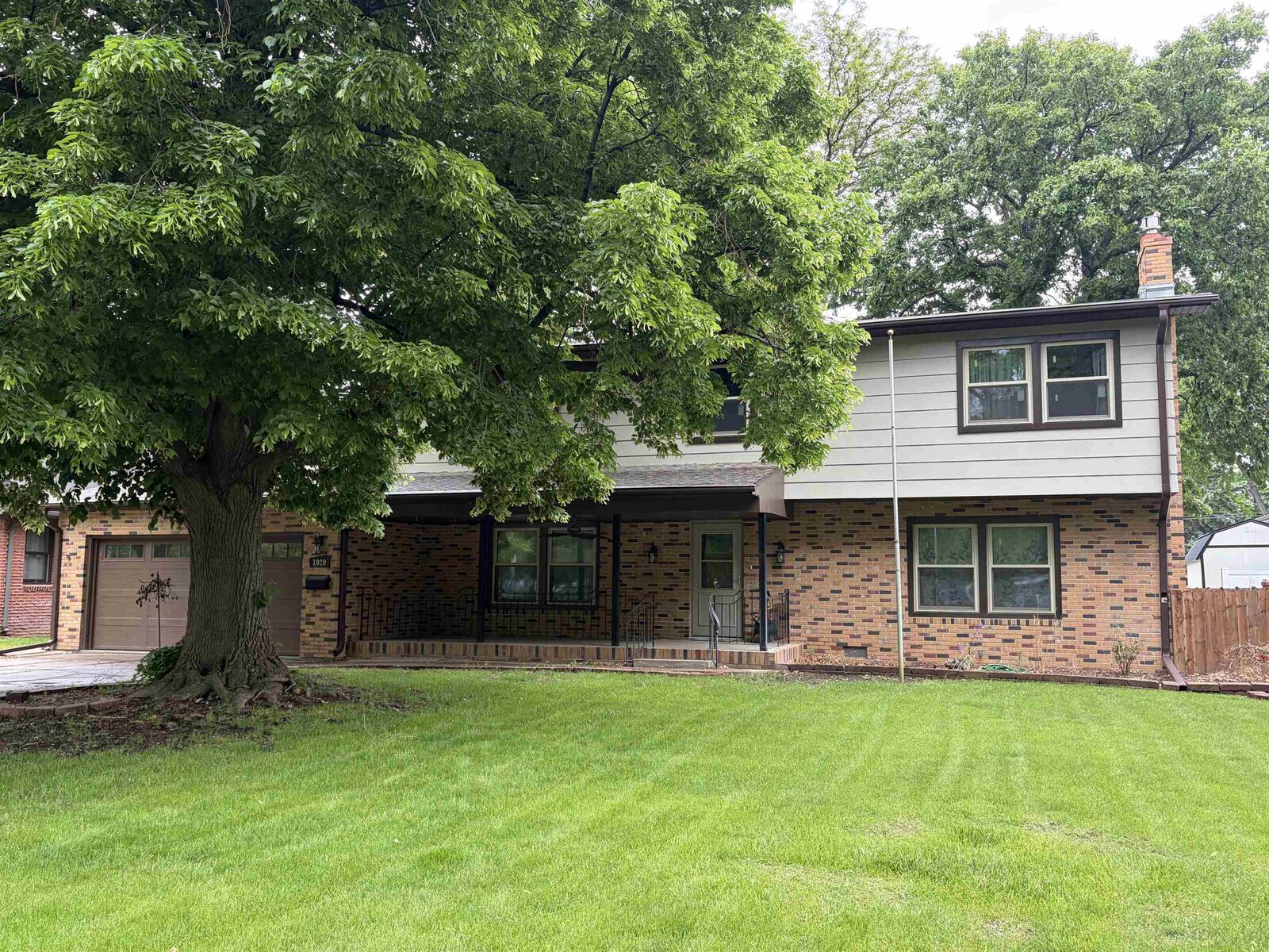 Property Photo: 1020 E 2nd NE 69101