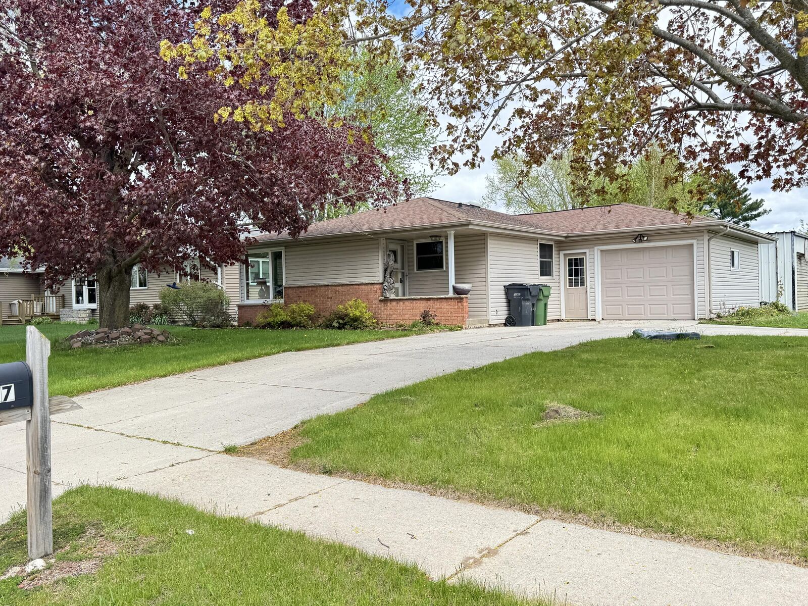 Property Photo:  547 E Church St  WI 54228 