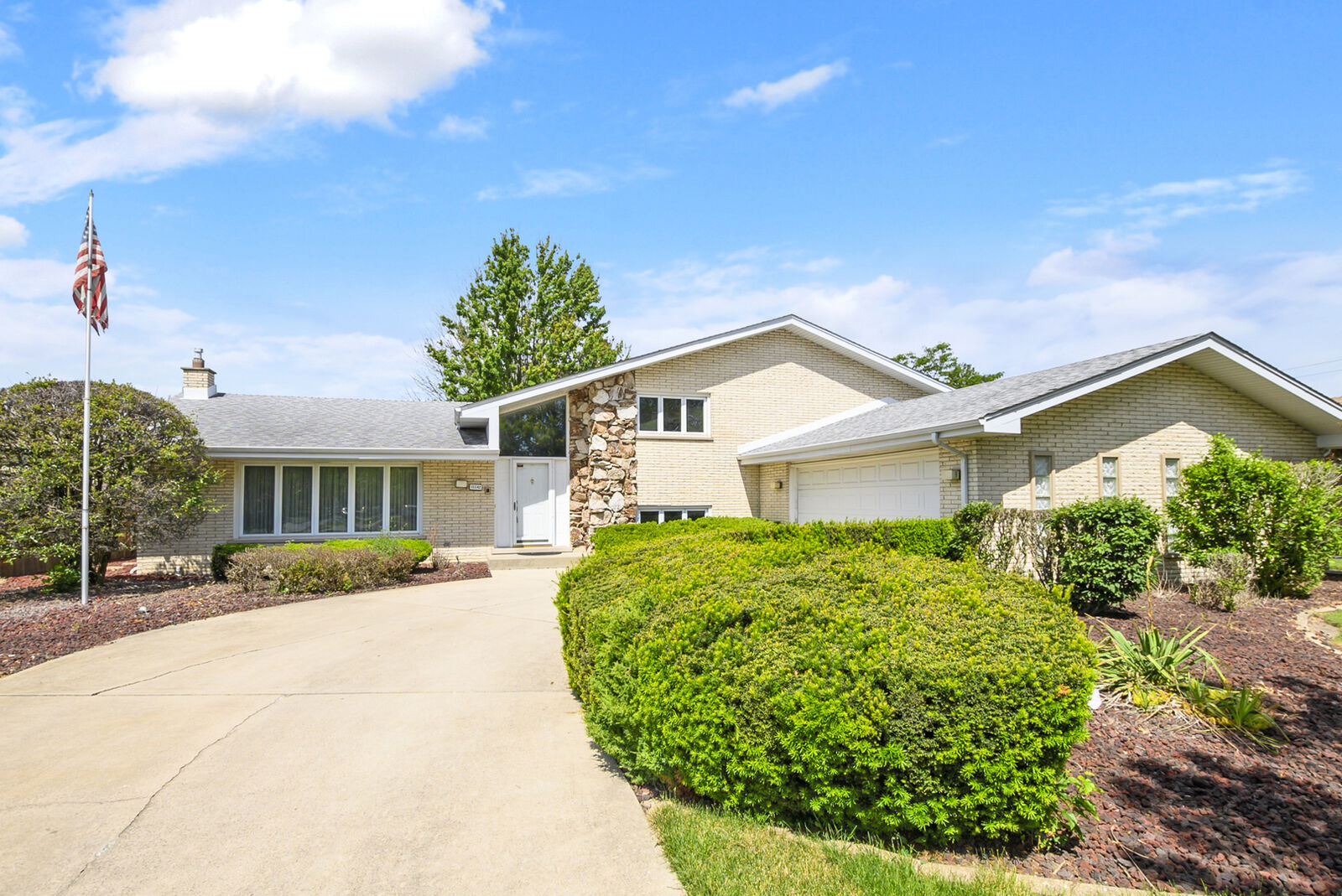 Property Photo: 15542 Narcissus Lane IL 60462