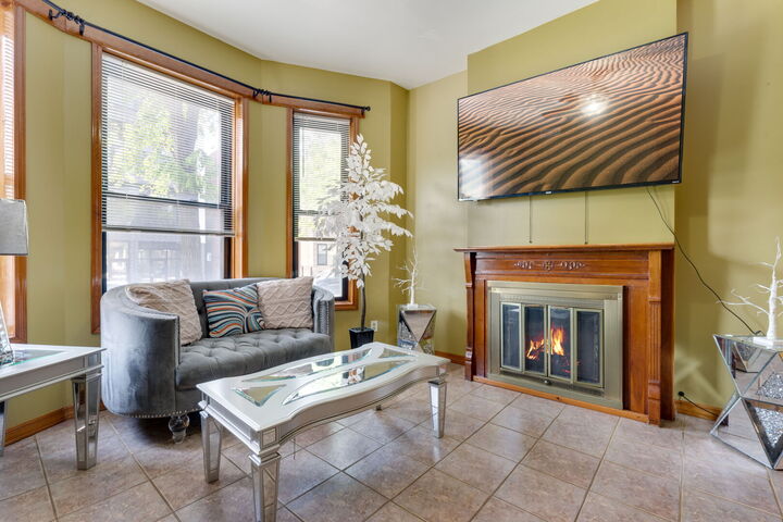 Property Photo: 2312 W Taylor Street IL 60612