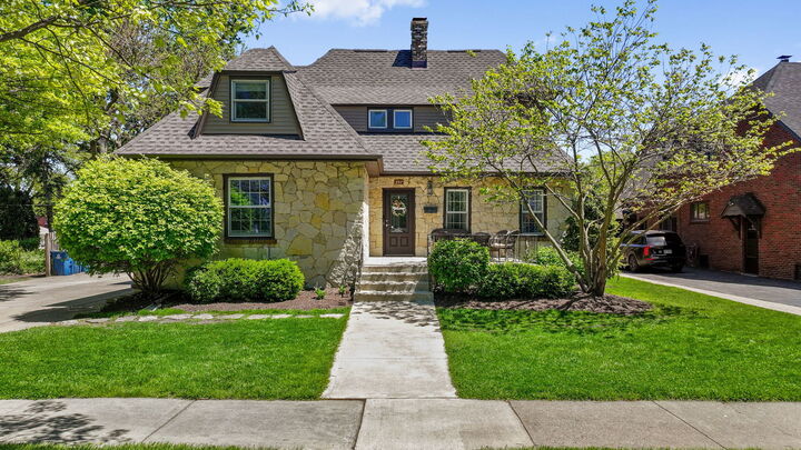 Property Photo:  397 S Holly Avenue  IL 60126 