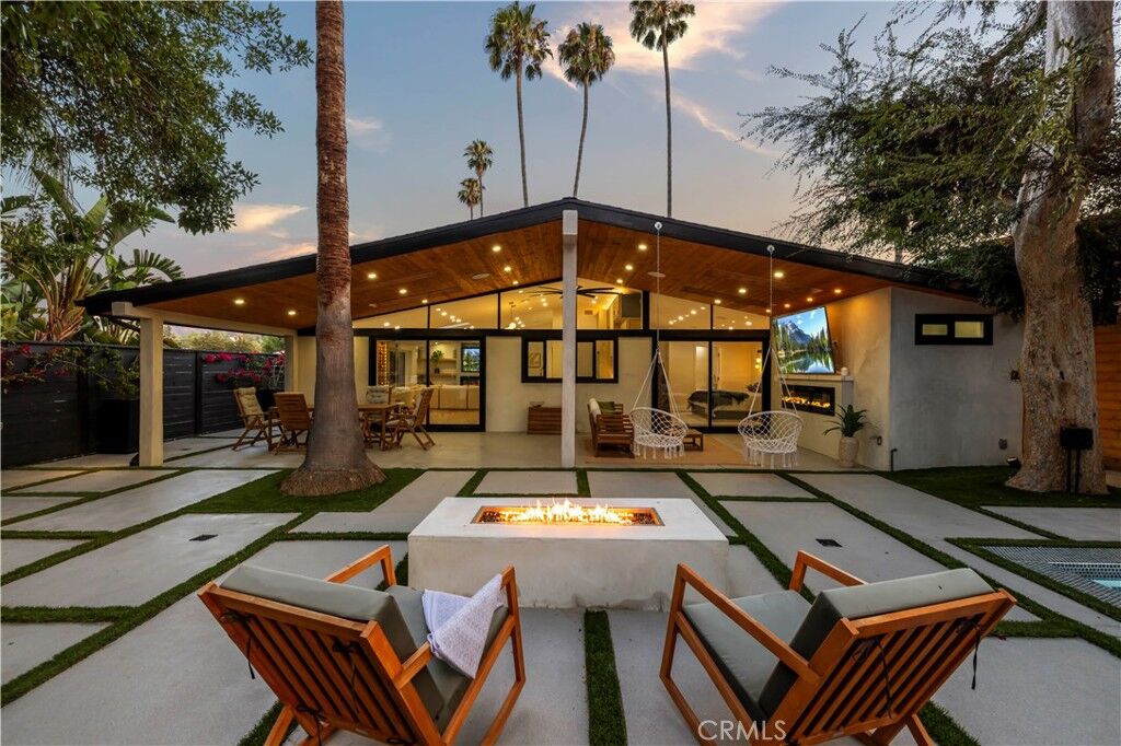 Property Photo:  22263 Flanco  CA 91364 
