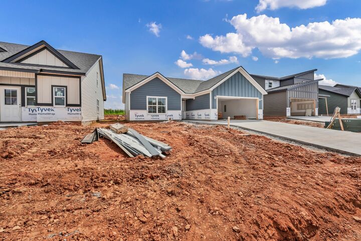 Property Photo:  2721 Brewster Dr  TN 37042 