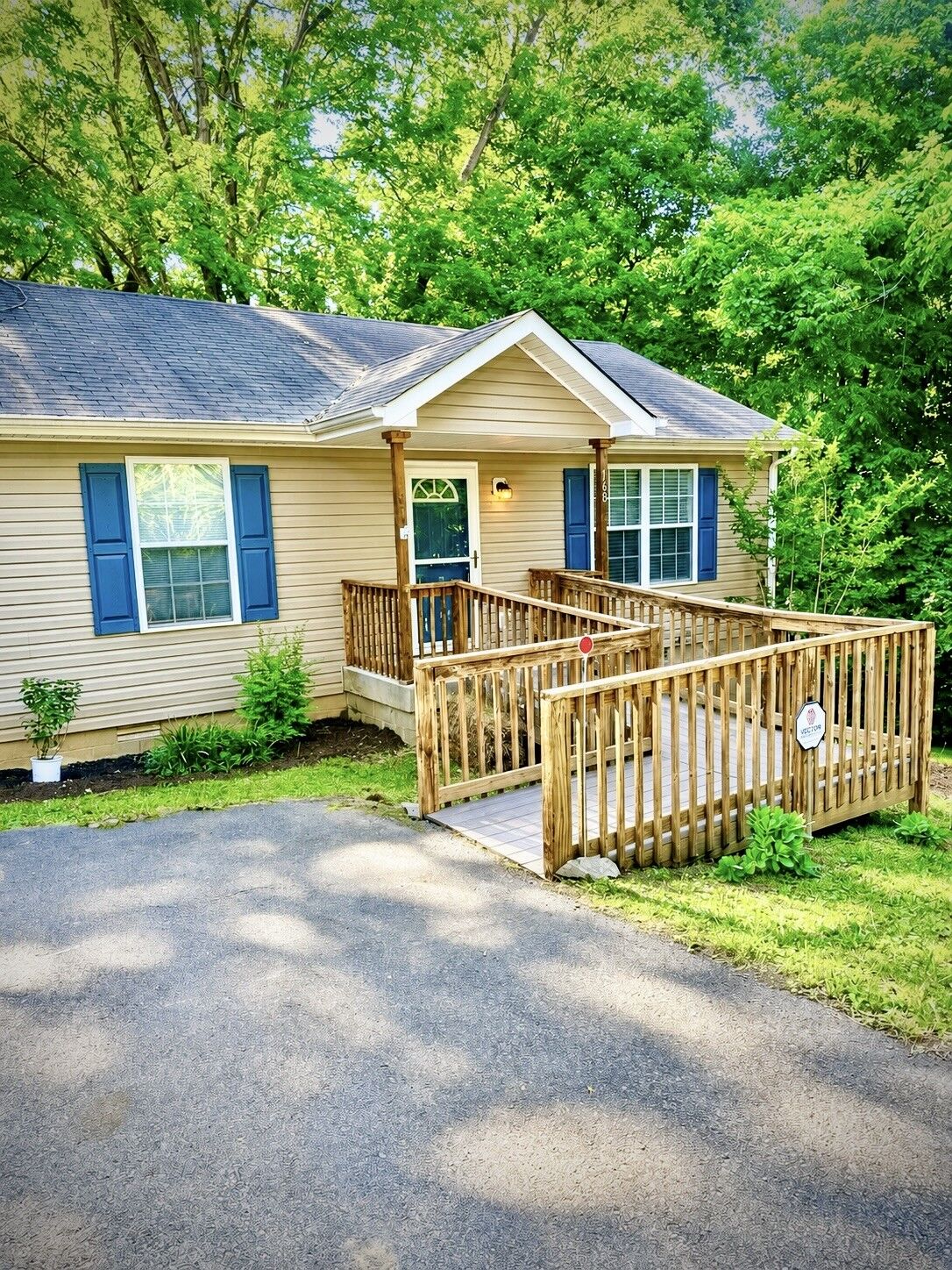 Property Photo: 168 Inglewood Dr TN 37040