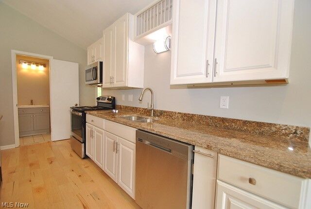 Property Photo:  7101 Ivy Court  OH 44095 
