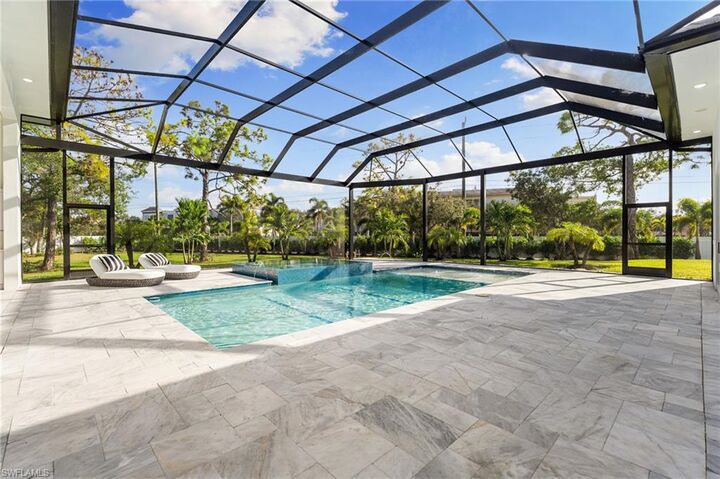 Property Photo: 10 Caribbean Rd FL 34108