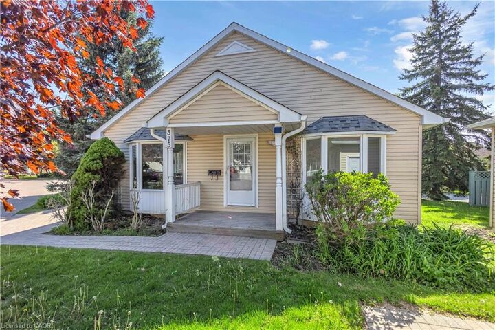 Property Photo:  375 Silverbirch Boulevard  ON L0R 1W0 