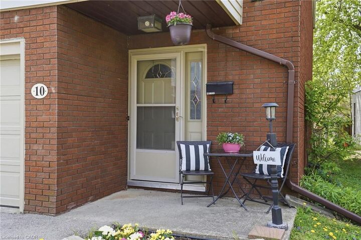 Property Photo:  23 Watsons Lane 10  ON L9H 5G9 