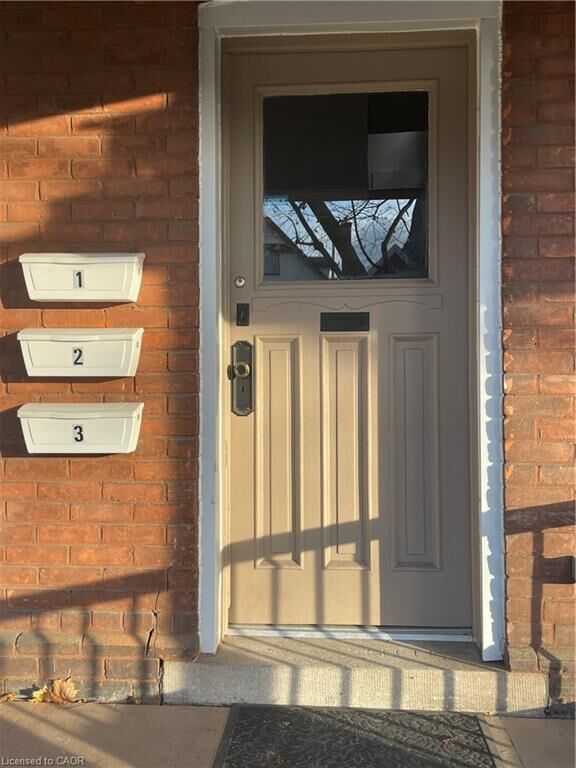 Property Photo:  27 Strathcona Avenue S 2A  ON L8P 4J1 
