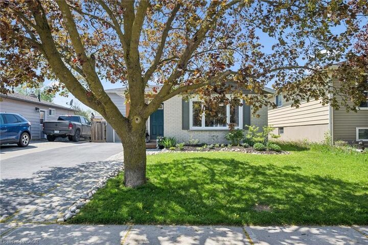 Property Photo:  34 Aspen Crescent  ON N3B 1J8 