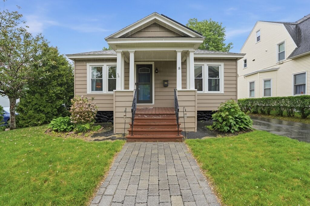 Property Photo:  8 Carver Street  MA 01604 