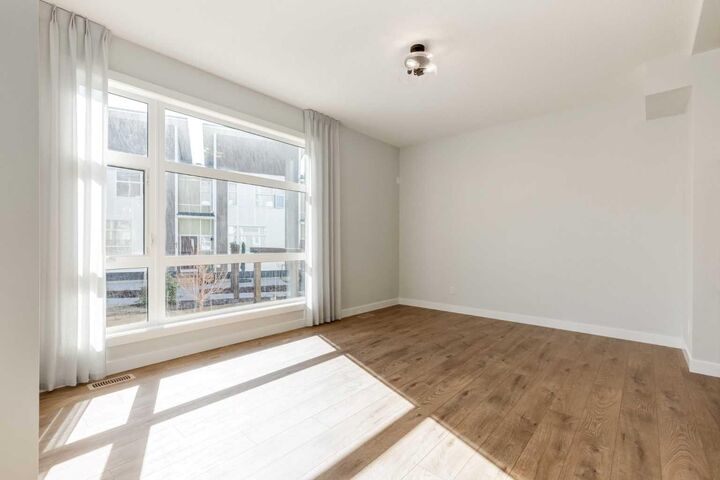 Property Photo:  121 Walden Lane SE  AB T2X 2A7 