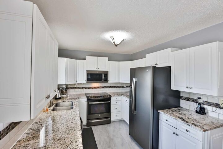 Property Photo:  243 N 200 W  AB T0K 2S0 