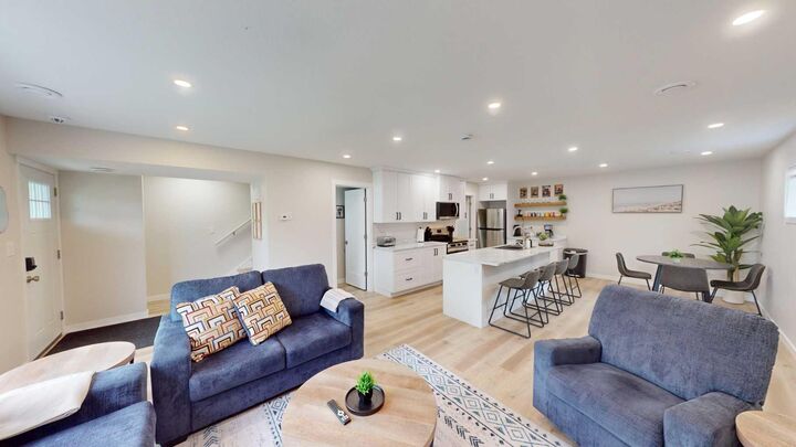 Property Photo:  10021 105 Avenue C  AB T8V 1H2 