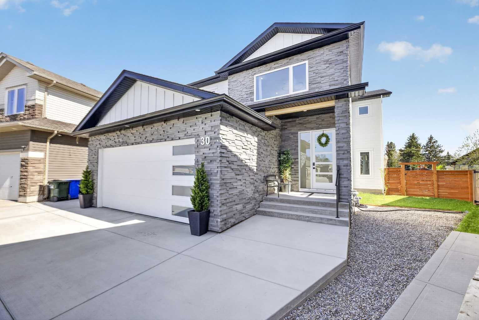 Property Photo:  30 Silverstone Place  AB T0M 0W0 