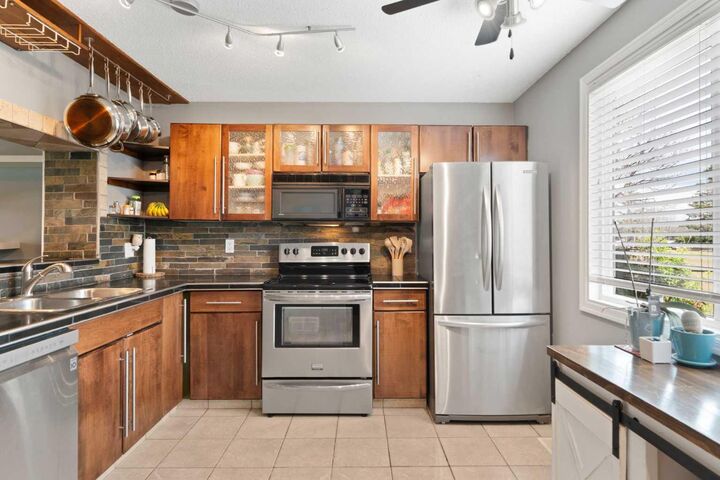Property Photo: 530 Woodbine Boulevard SW AB T2W 5B3