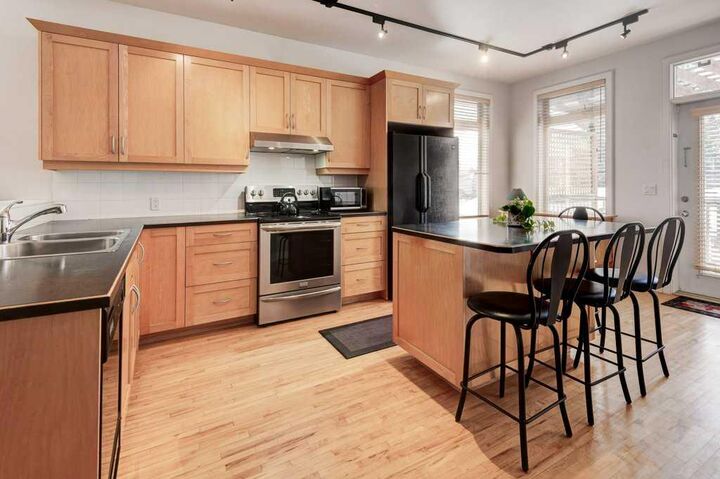 Property Photo:  703 52 Avenue SW  AB T2V 0B6 
