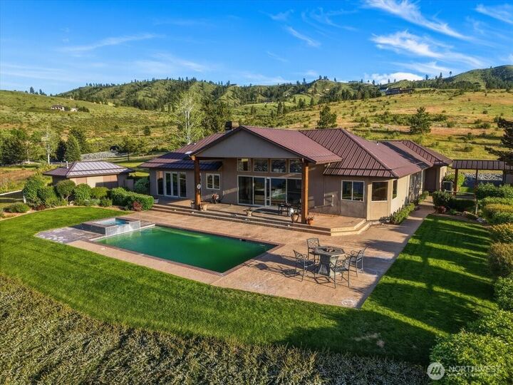 Property Photo:  825  Hawks Meadow Road  WA 98816 