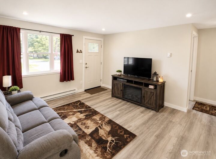 Property Photo:  1014  3rd Avenue  WA 98844 