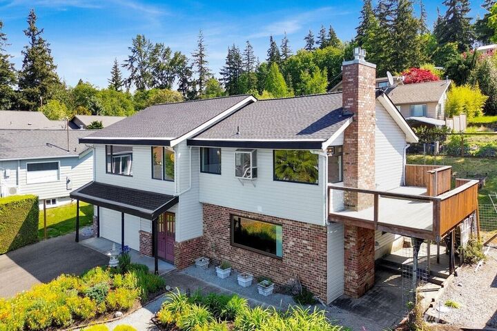 Property Photo:  1129  37th Street  WA 98229 