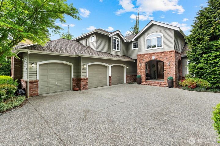 Property Photo: 13427 64th Avenue W WA 98026