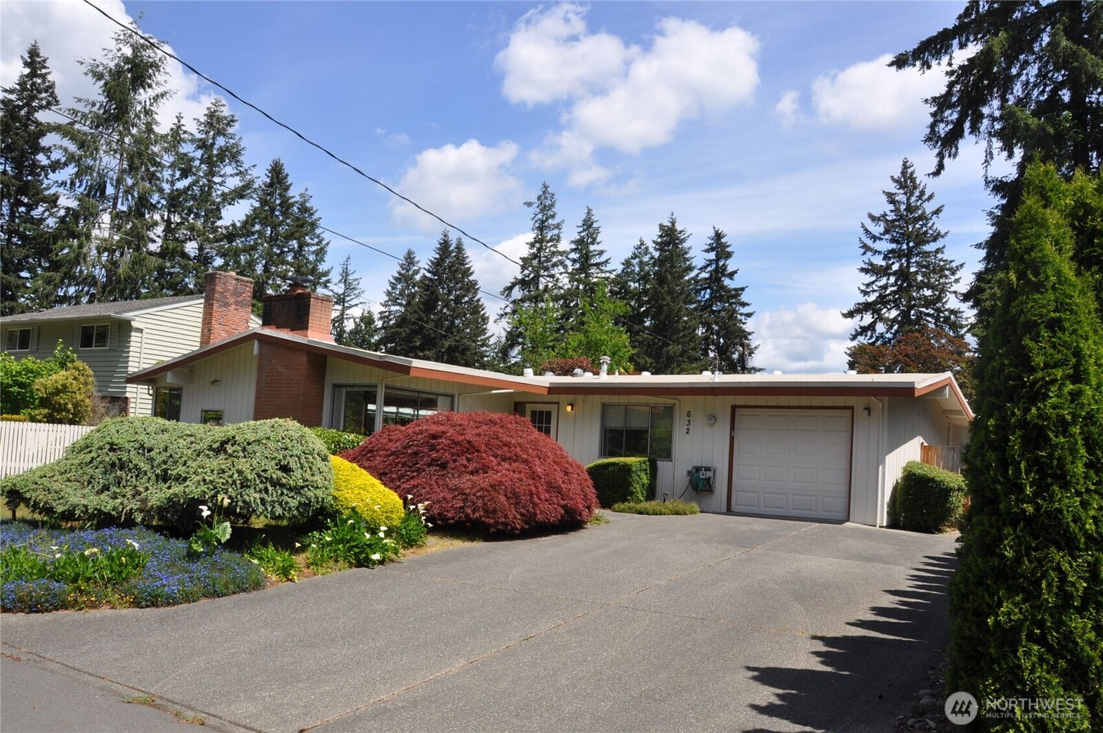 Property Photo:  632  164th Place NE  WA 98008 
