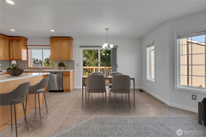 Property Photo:  439  Hawthorne Avenue S  WA 98047 