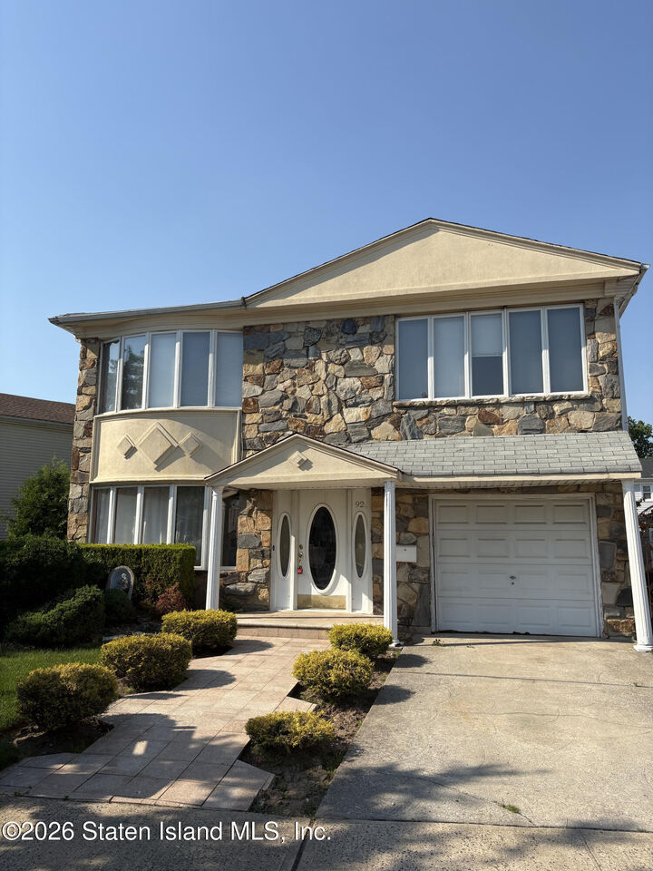 Property Photo:  92 Dawson Circle  NY 10314 