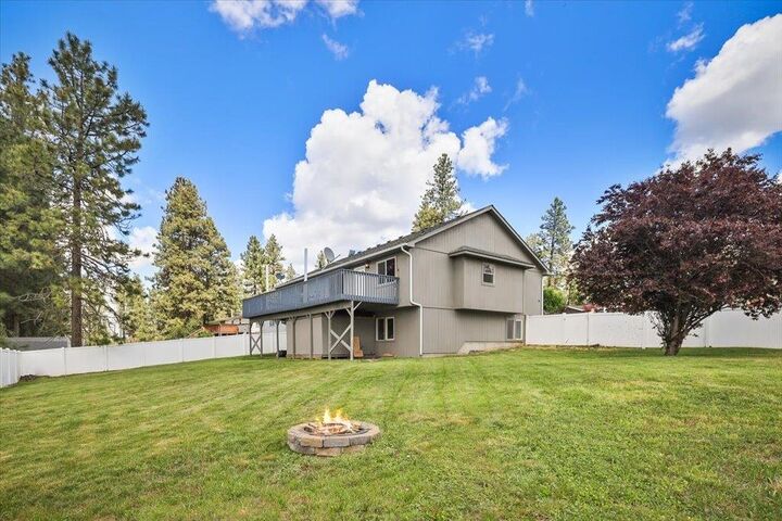 Property Photo:  10918 S Pinecroft Rd  WA 99022 