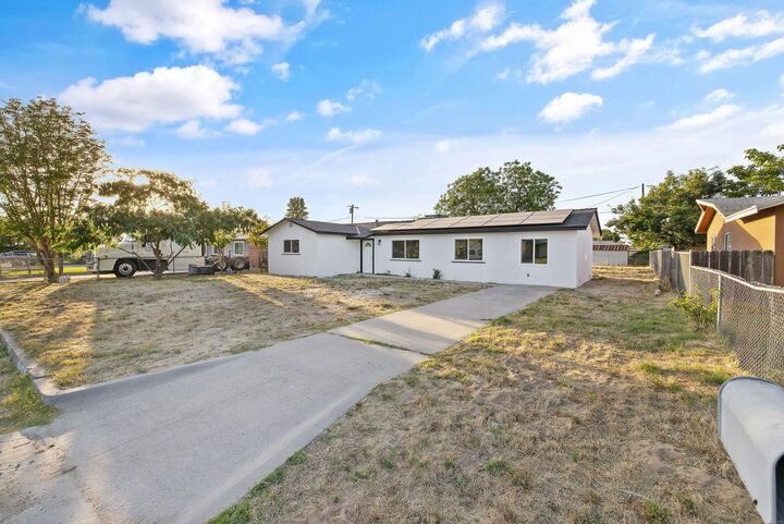 Property Photo: 8728 E Khan Street CA 93662