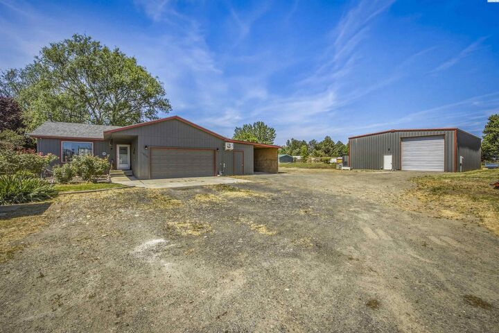 Property Photo:  198506 E 7th Ave  WA 99337 