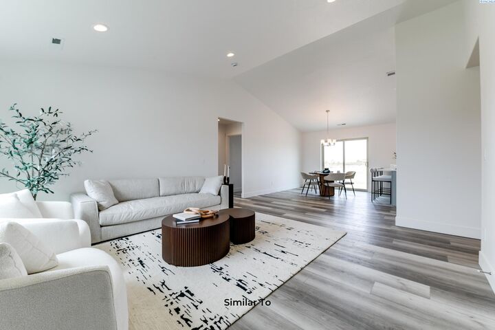 Property Photo:  1615 Parkwood Ct  WA 98930 