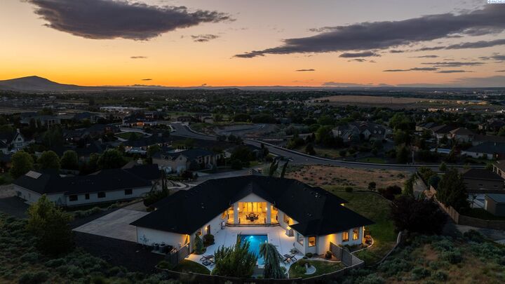 Property Photo: 1146 Percheron Place WA 99352