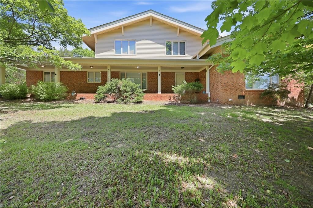 Property Photo:  1108 Gatehouse Road  NC 28262 