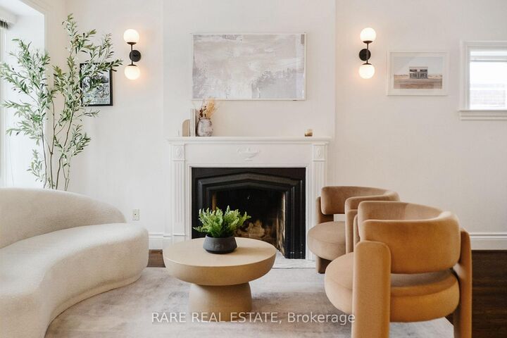 33 Red Deer Avenue — photo 1