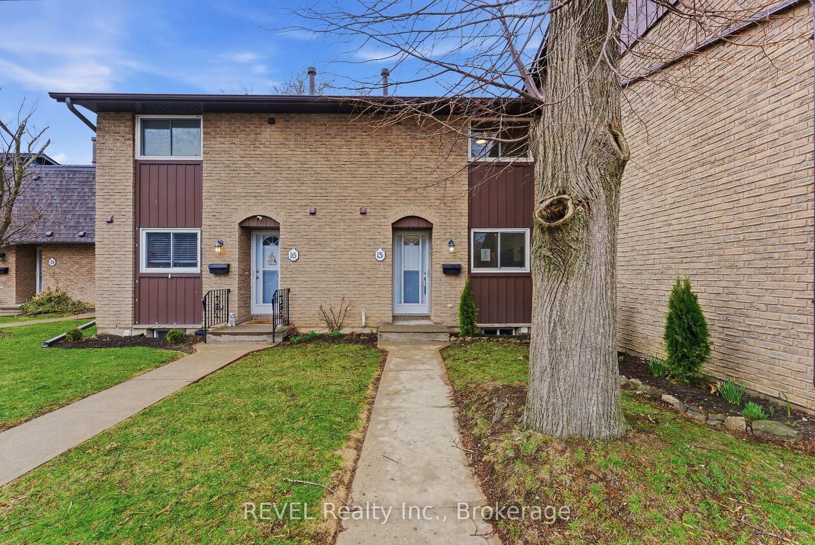 Property Photo: 151 Linwell Road 15 ON L2N 6P3