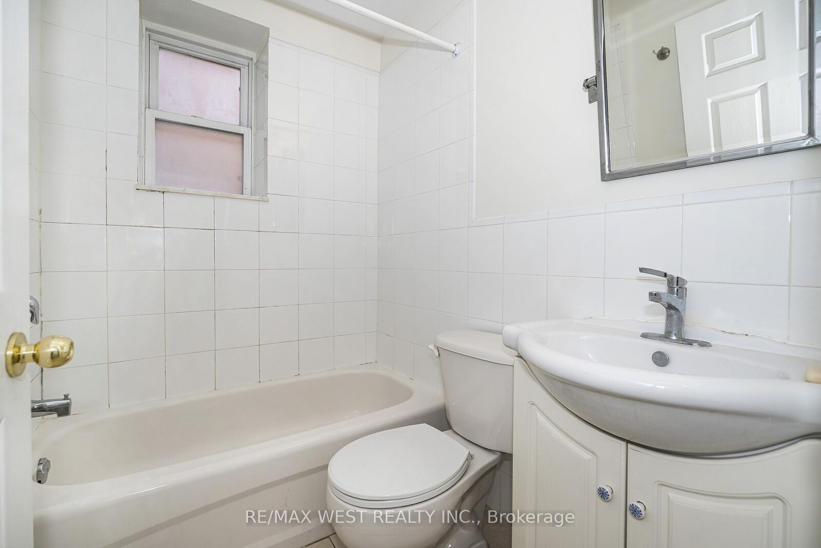Property Photo: 404 Manning Avenue ON M6G 2V7