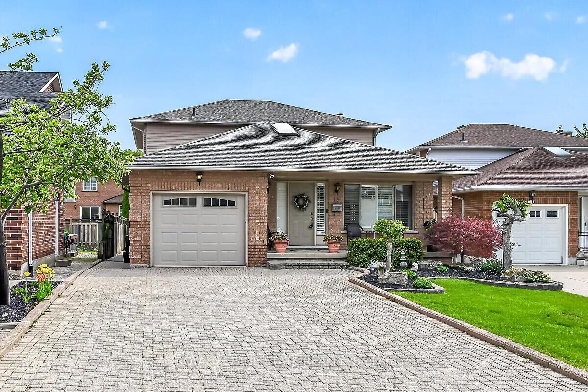 Property Photo:  15 Gabriele Court  ON L8G 5C4 