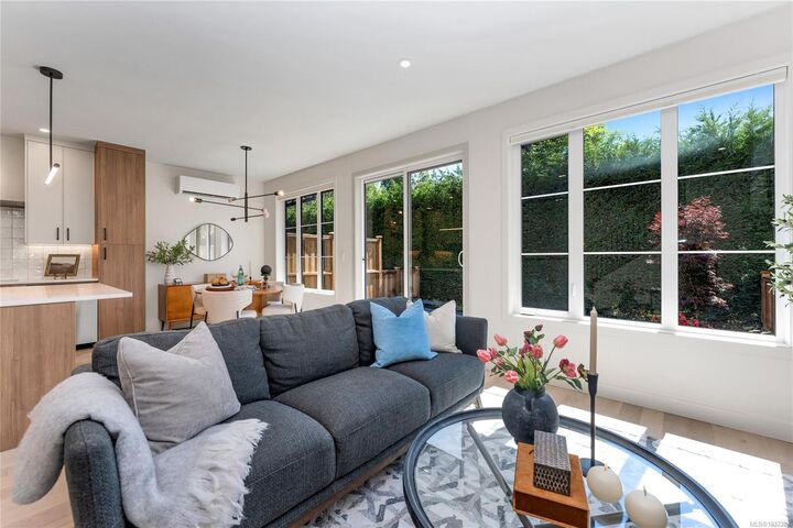 Property Photo:  3333 Henderson Rd 4  BC V8Z 3P3 