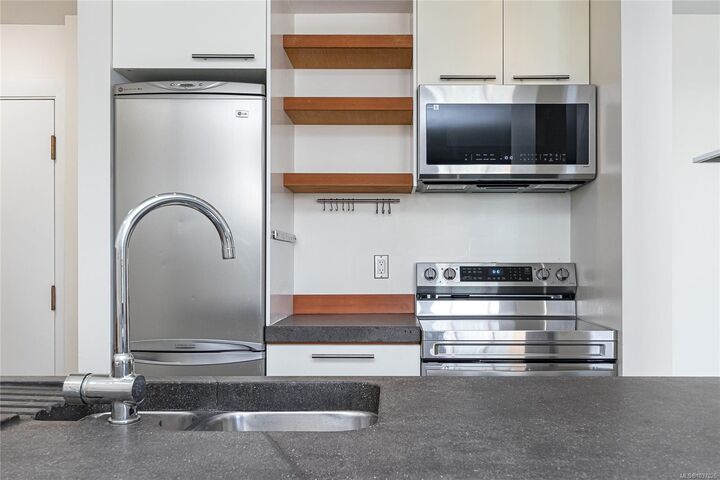 Property Photo:  1630 Quadra St 1005  BC V8W 3J5 
