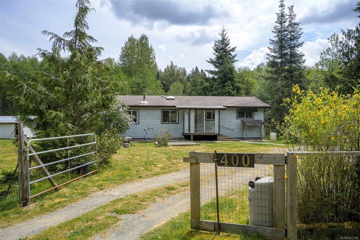Property Photo:  400 Dyer Rd  BC V0P 1R0 