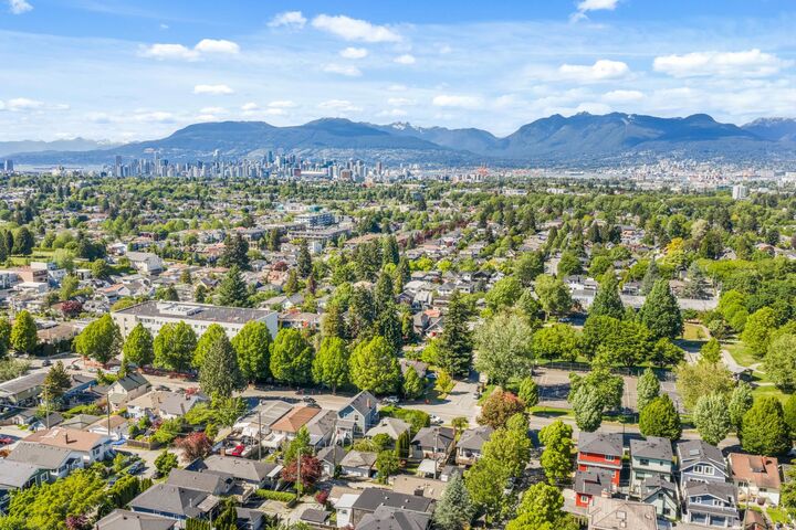 Property Photo: 880 E 33rd Avenue BC V5V 3A5