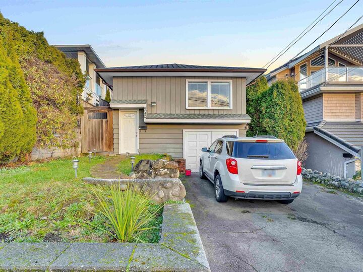 Property Photo: 852 Stevens Street BC V4B 4X2