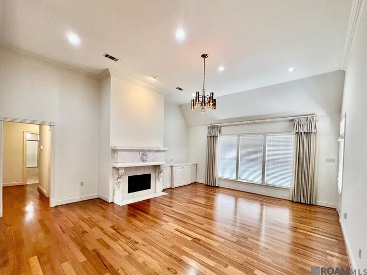 Property Photo:  932 Woodhue Dr  LA 70810 