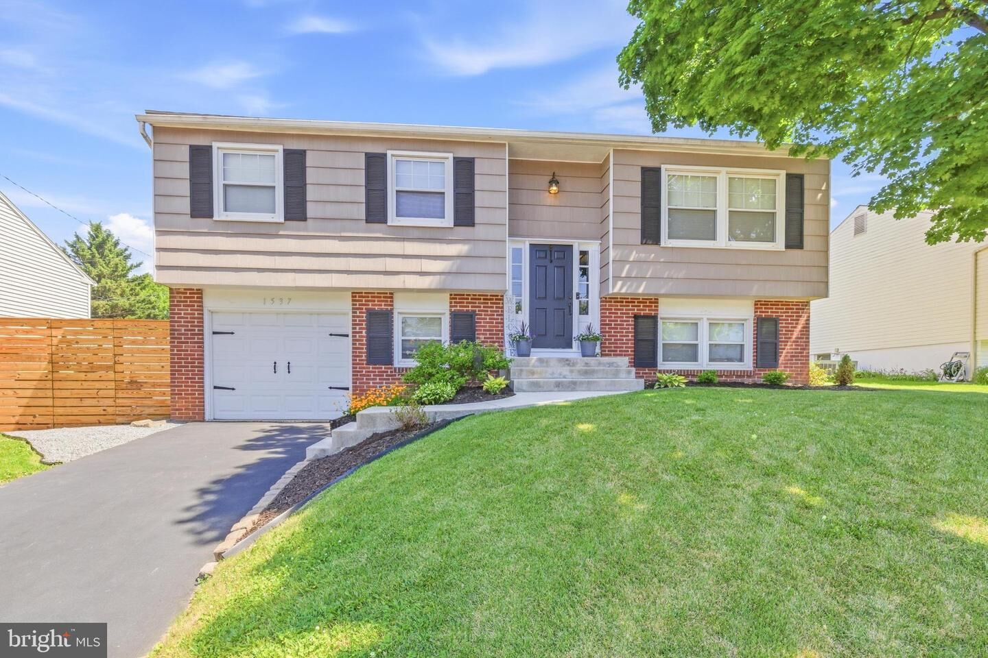 Property Photo:  1537 Princess Anne Drive  PA 17601 